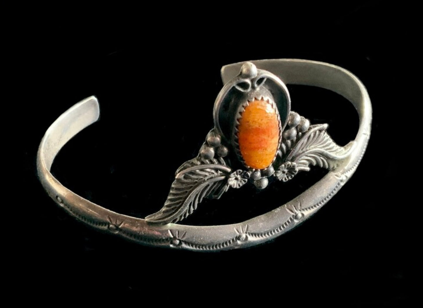 RUNNING BEAR Sterling Silver 925 Spiny Oyster Cuff Bracelet Native American Tribal