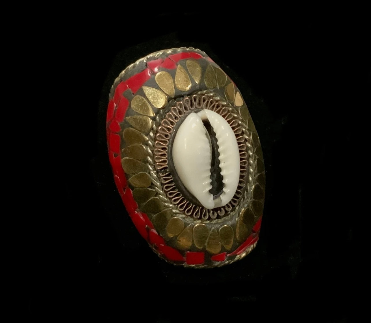 Tibetan Nepalese Cowrie Shell & Red Coral Inlay Statement Ring Size Q 1/2