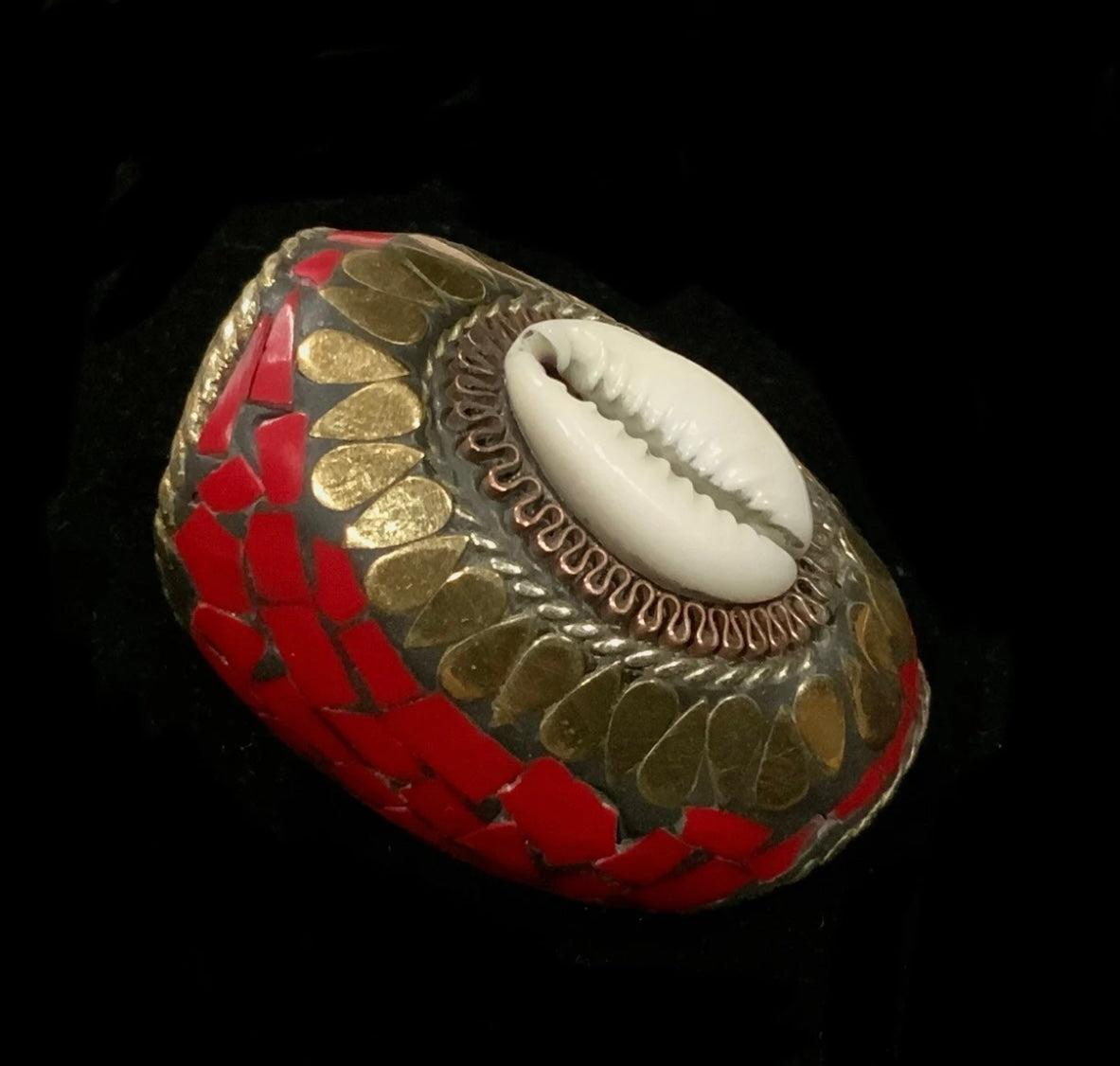Tibetan Nepalese Cowrie Shell & Red Coral Inlay Statement Ring Size Q 1/2